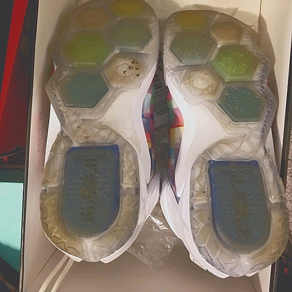 Lebron's 12s Prism W/OG BOX - Picture 6 of 8